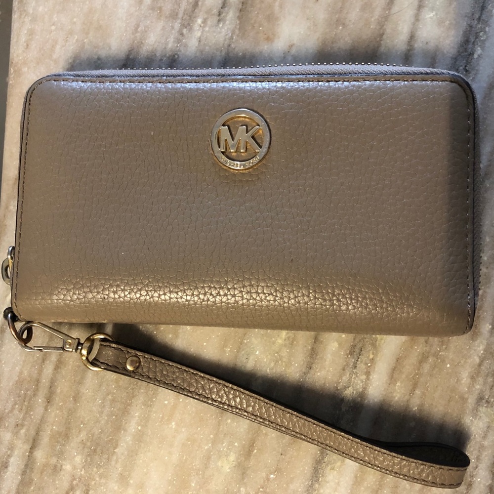 NWOT Michael Kors Wristlet